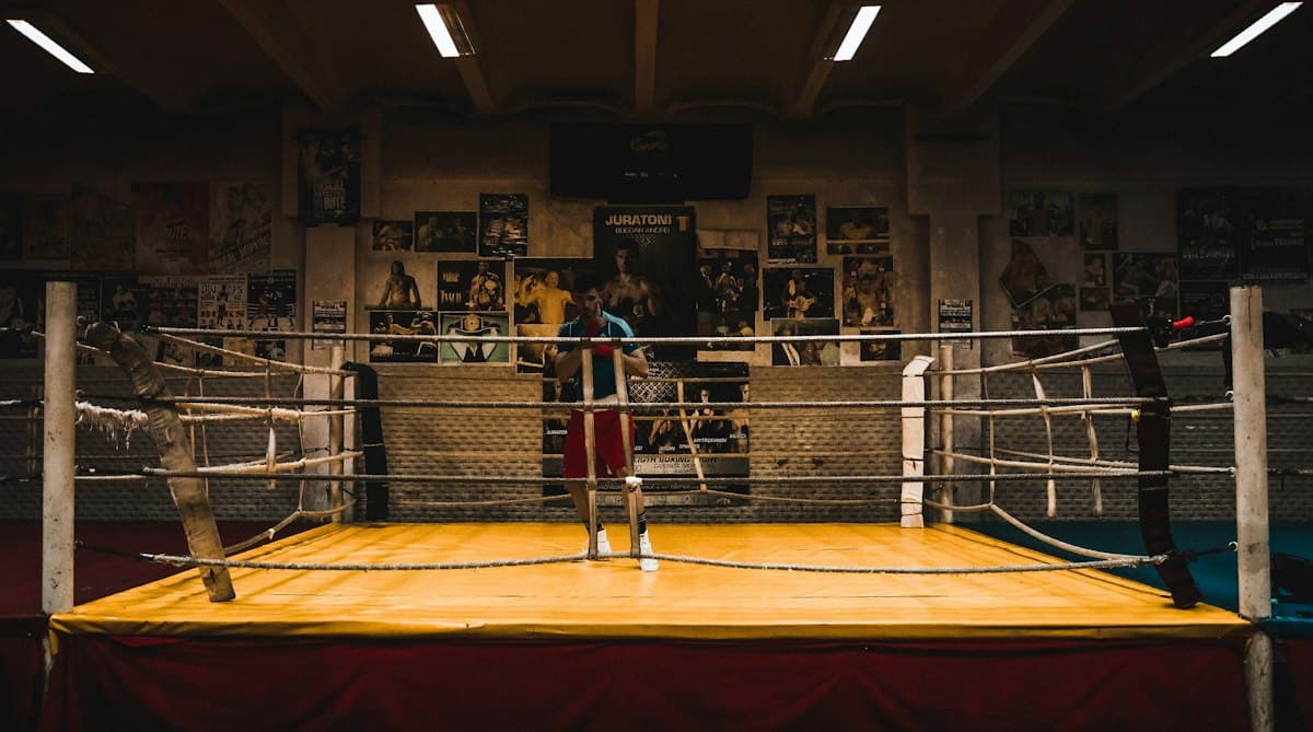Ring de boxeo montado y listo para sparring
